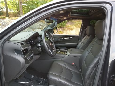 Used 2019 Cadillac Escalade Platinum image 8