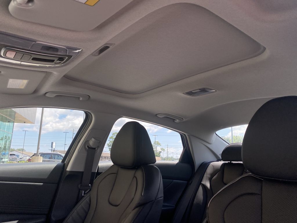 New 2026 Hyundai Elantra Limited FWD image 28