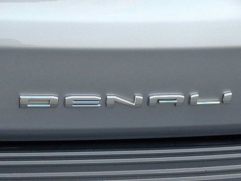 Used 2024 GMC Yukon Denali w/ Advanced Technology Package AWD/4WD image 30
