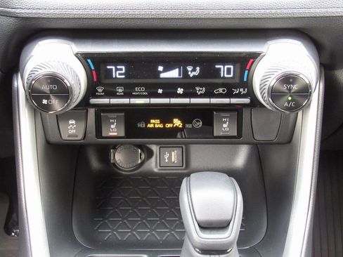 New 2025 Toyota RAV4 XLE w/ Convenience Package AWD/4WD image 30