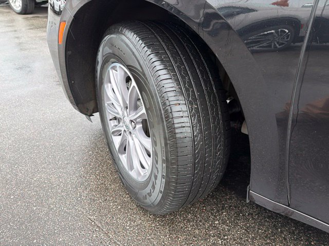 Used 2024 Buick Enclave Essence w/ LPO, Floor Liner Package AWD/4WD image 10