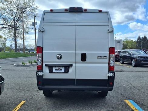 Used 2024 RAM ProMaster 2500 w/ Convenience Group FWD image 7