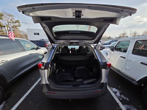 Used 2022 Toyota RAV4 LE image 28