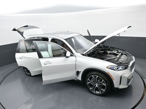 New 2026 BMW X5 xDrive50e image 38