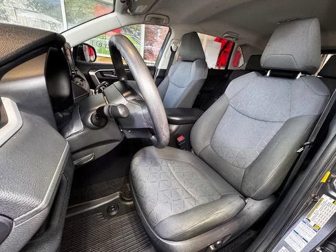Used 2020 Toyota RAV4 XLE AWD/4WD image 18