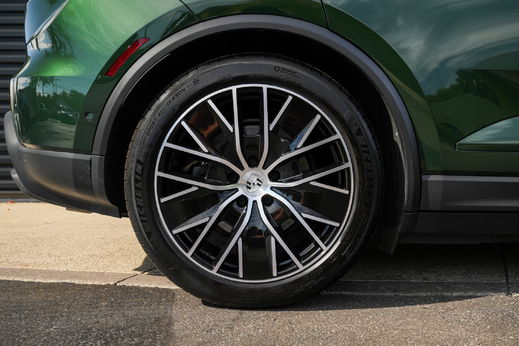 Certified 2026 Porsche Macan 4 Electric AWD/4WD image 37