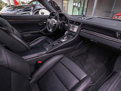 Used 2015 Porsche 911 Turbo S image 36