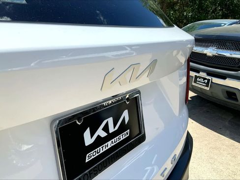 Used 2022 Kia Sorento LX image 10