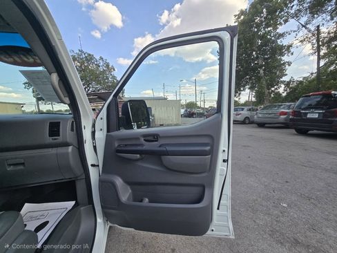 Used 2015 Nissan NV 2500 SV w/ Side & Curtain Airbag Package image 23