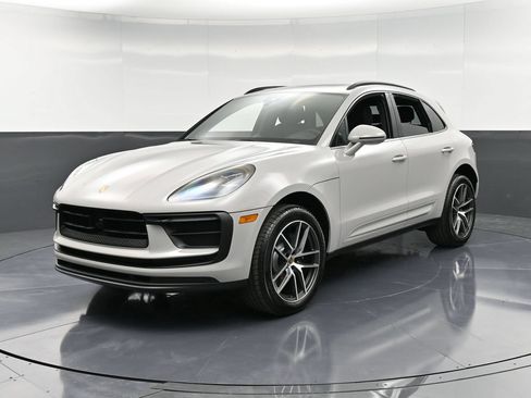 Certified 2026 Porsche Macan AWD/4WD image 1