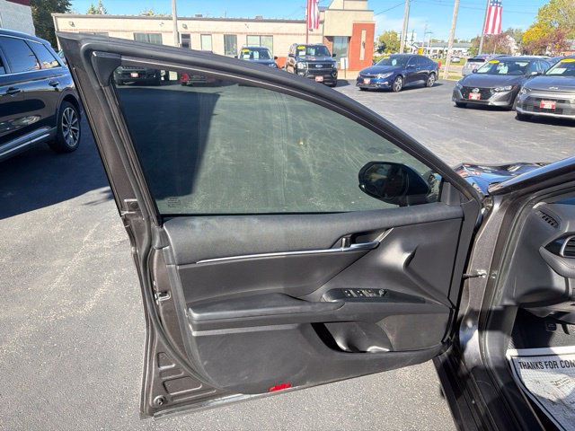 Used 2020 Toyota Camry LE FWD image 17