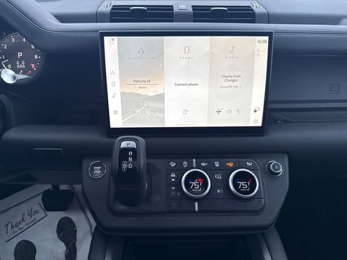 New 2025 Land Rover Defender 130 X-Dynamic SE AWD/4WD image 21