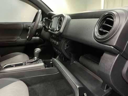 Used 2021 Toyota Tacoma TRD Off-Road w/ Technology Package AWD/4WD image 32