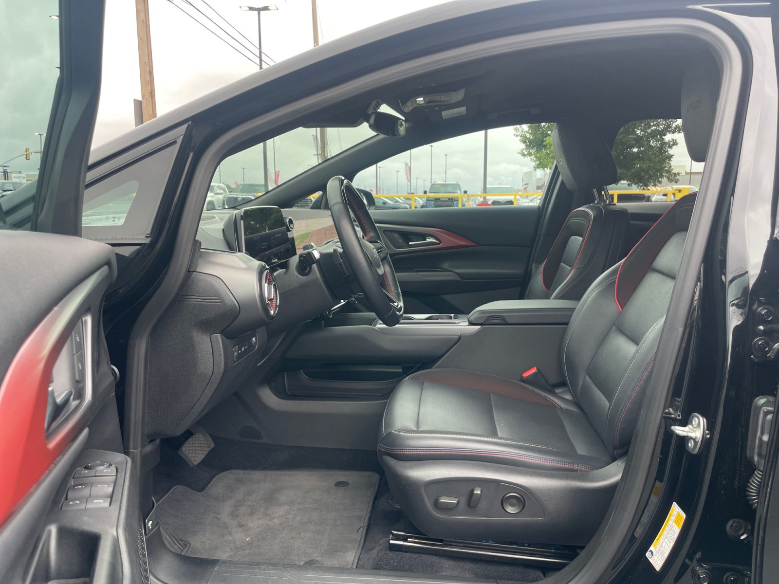 Used 2024 Chevrolet Equinox EV RS FWD image 30