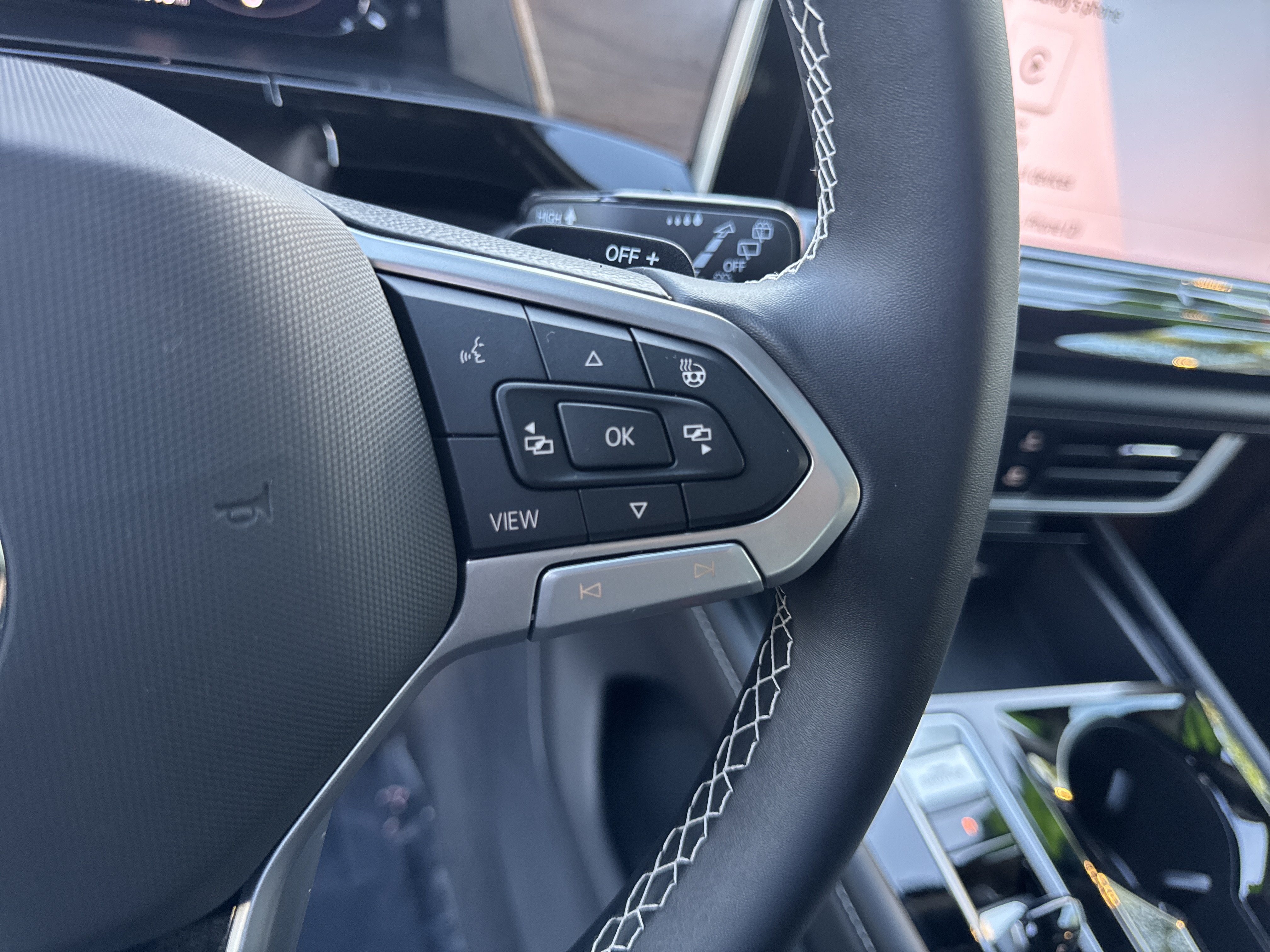 Used 2026 Volkswagen Atlas SE FWD image 19