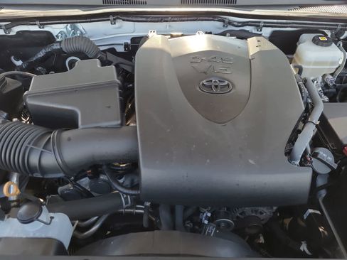 Used 2022 Toyota Tacoma TRD Off-Road w/ TRD Premium Off Road Package image 17