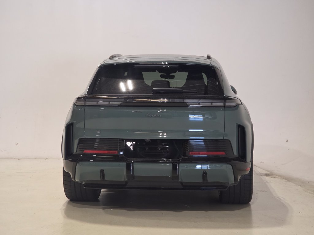 Certified 2026 Porsche Cayenne Turbo AWD/4WD image 9