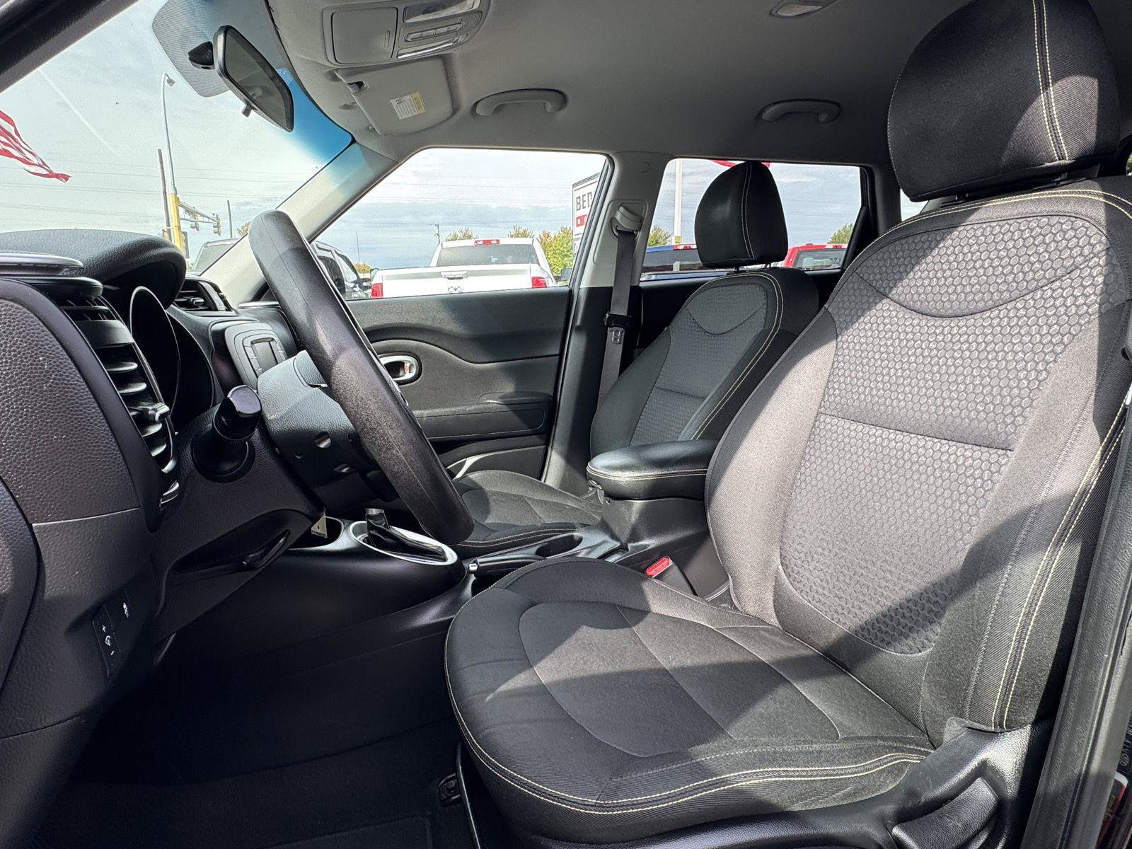Used 2016 Kia Soul + FWD image 14