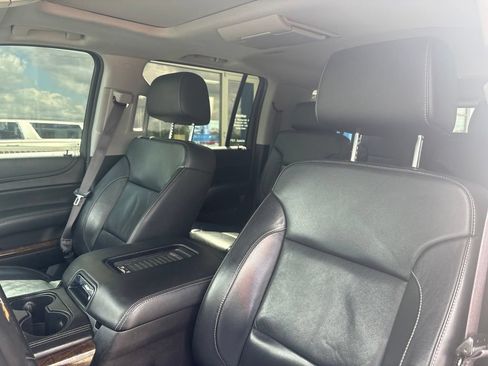 Used 2017 Chevrolet Suburban LT w/ LT Signature Package AWD/4WD image 13