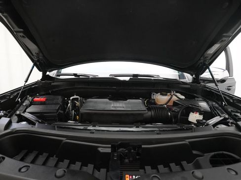 Used 2024 Chevrolet Tahoe Premier AWD/4WD image 3