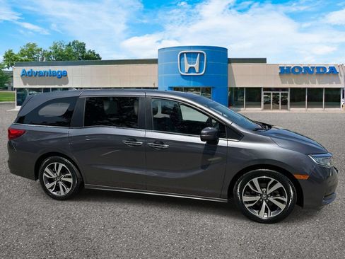 Certified 2023 Honda Odyssey Touring image 3