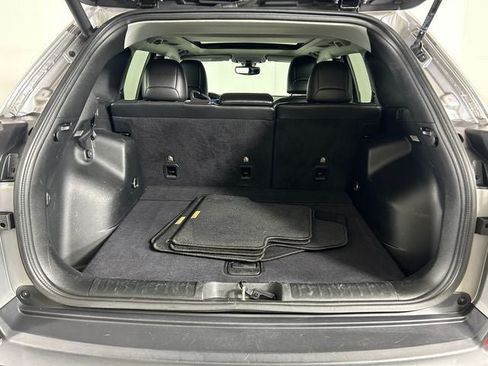 Used 2019 Jeep Cherokee Limited FWD image 26