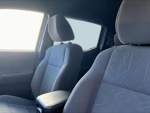 Used 2018 Toyota Tacoma TRD Off-Road image 18