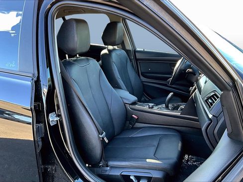 Used 2018 BMW 320i Sedan image 7