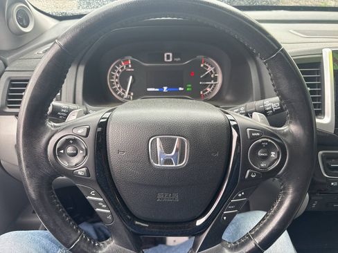 Used 2016 Honda Pilot Touring image 19