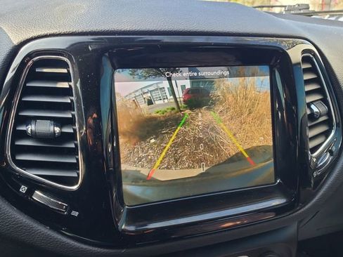 Certified 2021 Jeep Compass Limited w/ Trailer Tow Group AWD/4WD image 11