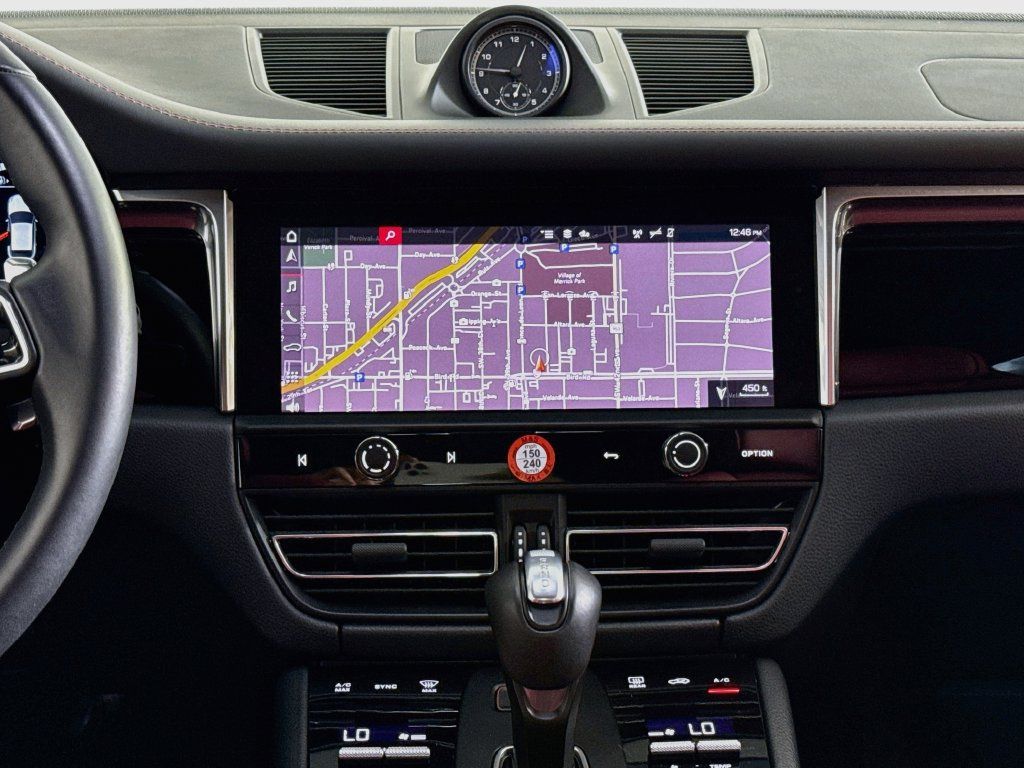 Certified 2025 Porsche Macan AWD/4WD image 15