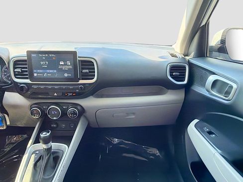 Used 2021 Hyundai Venue SEL image 16