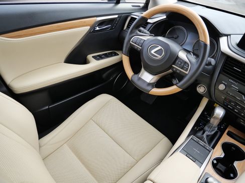 Used 2021 Lexus RX 350L Premium w/ Premium Package image 9