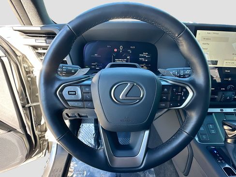 Used 2024 Lexus GX 550 image 11