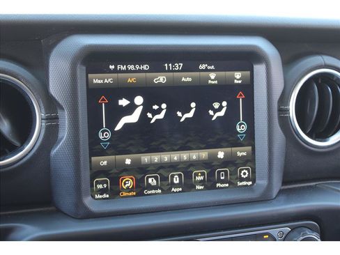 Used 2020 Jeep Wrangler Unlimited Sahara AWD/4WD image 25