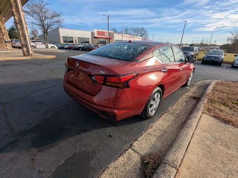 Used 2022 Nissan Altima 2.5 SV FWD image 7