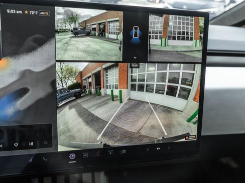 Used 2024 Tesla Cybertruck AWD Crew Cab image 10