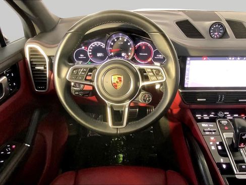 Used 2019 Porsche Cayenne S AWD/4WD image 6