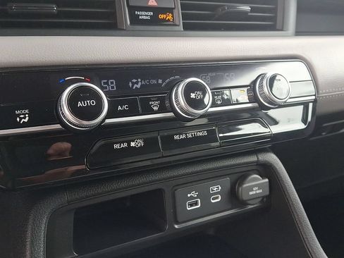 Used 2023 Honda Pilot LX image 16