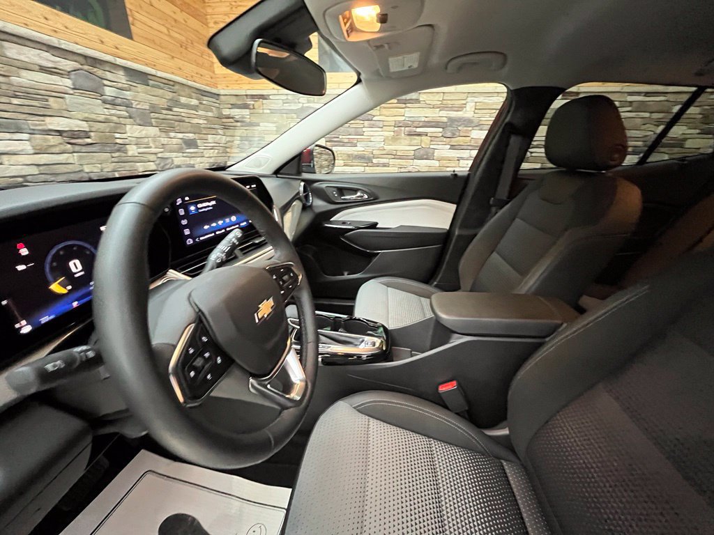 Used 2024 Chevrolet Trax LT w/ Driver Confidence Package FWD image 20