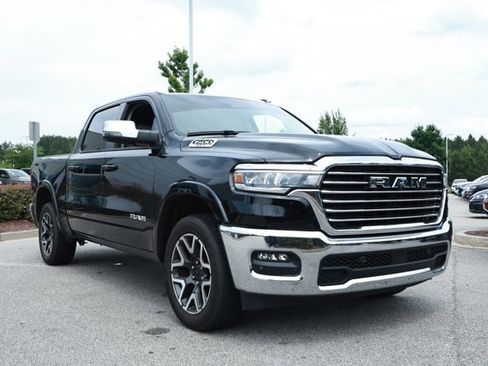 Used 2025 RAM 1500 Laramie AWD/4WD image 3