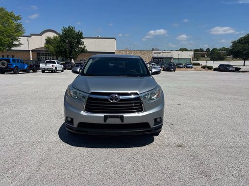 Used 2015 Toyota Highlander Plus FWD image 6