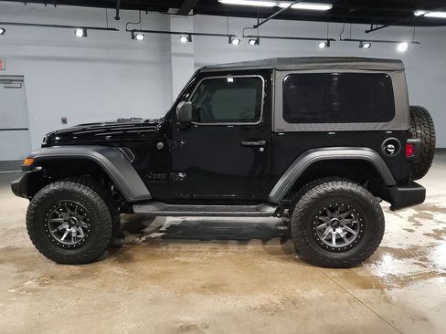 Used 2025 Jeep Wrangler Sport image 4