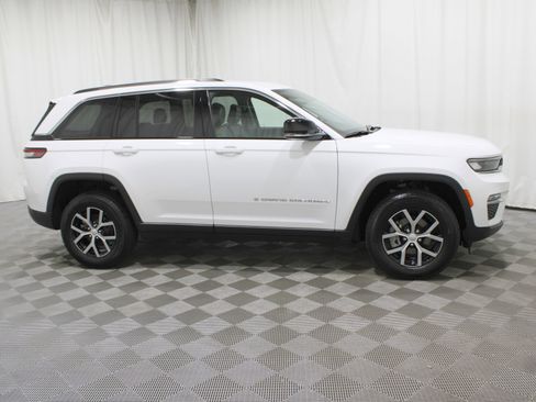 Used 2024 Jeep Grand Cherokee Limited image 26