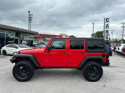 Used 2018 Jeep Wrangler Unlimited Sport AWD/4WD image 2