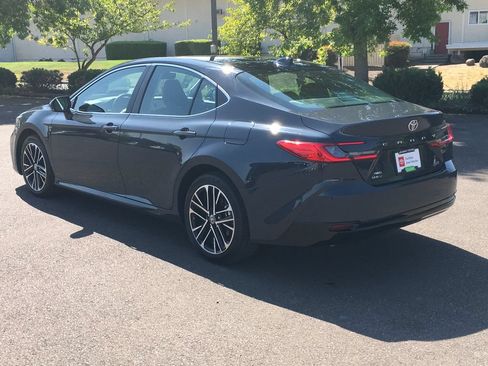 Used 2025 Toyota Camry XLE w/ Premium Package AWD/4WD image 4