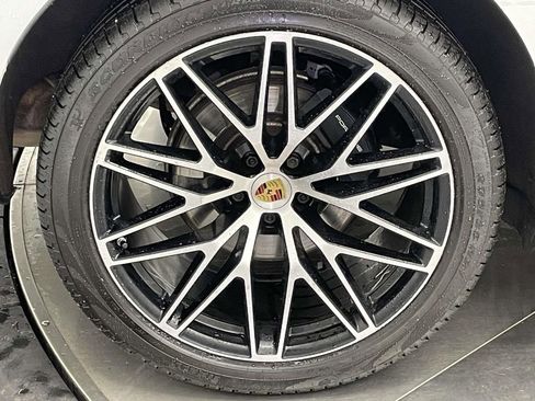 Used 2023 Porsche Macan image 13