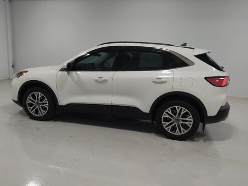 Used 2022 Ford Escape SEL w/ Technology Package AWD/4WD image 3