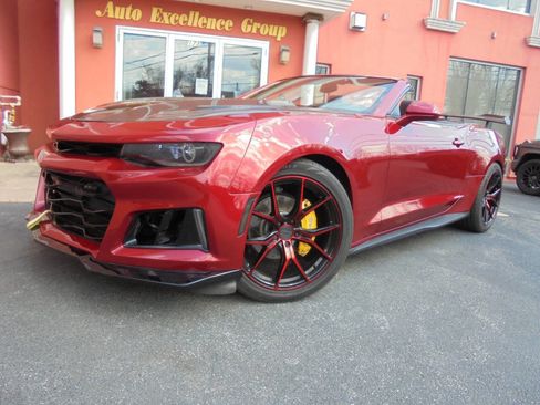 Used 2017 Chevrolet Camaro LT RWD image 19