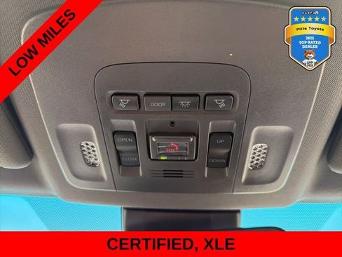 Certified 2022 Toyota Avalon XLE w/ Moonroof Package FWD image 17